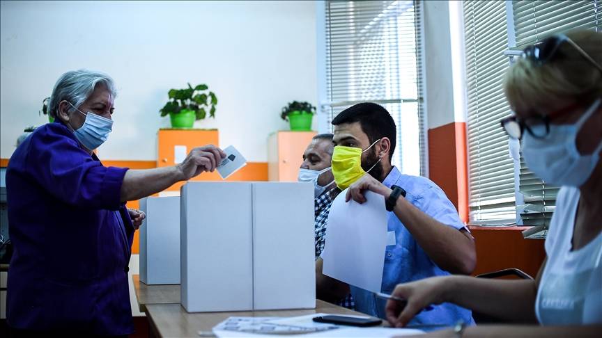 Bulgaristan'da erken seçimi sandık çıkış anketlerine göre Borisov'un partisi az farkla önde götürüyor