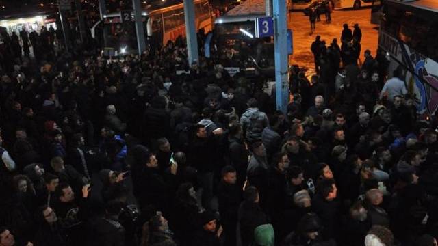 Büyük-Küçük, Kadın Erkek Gurbet Yolunda