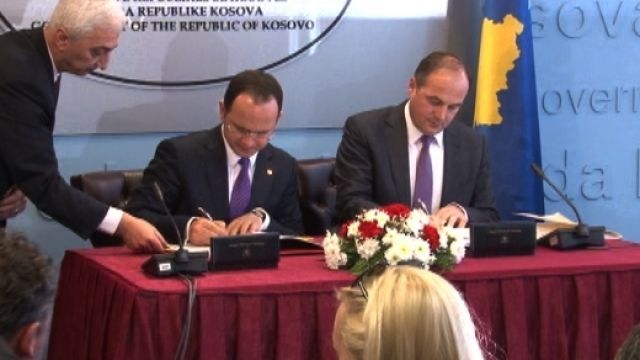 Bushati ve Hoxhaj Ortak Konsolosluk Anlaşmasını İmzaladı
