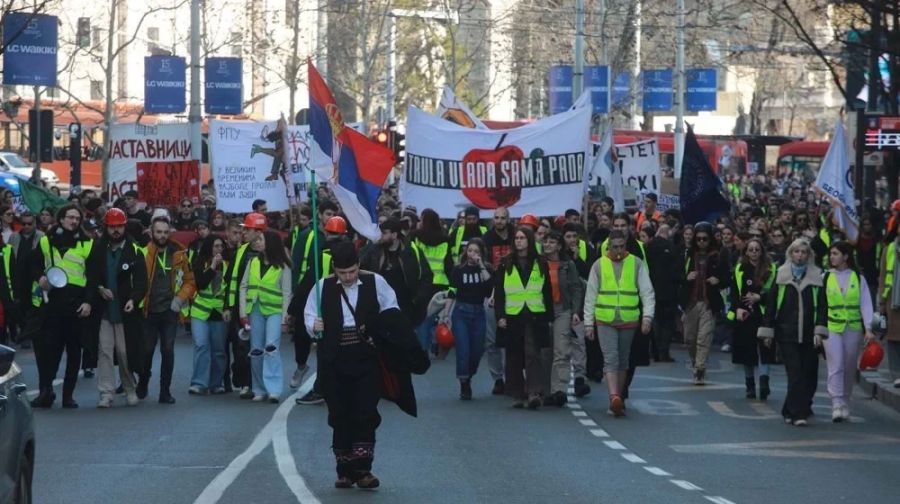 Sırp Öğrenciler Belgrad'dan Novi Sad'a İki Günlük Yürüyüşe Başladı