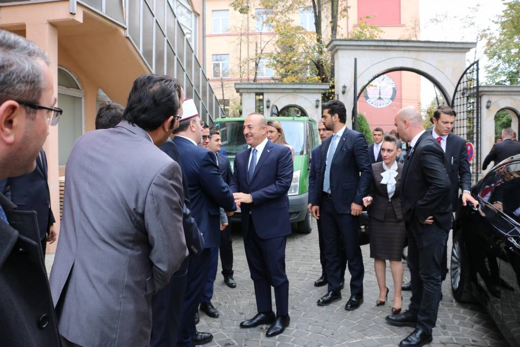 Çavuşoğlu, Kosova İslam Birliğini Ziyaret Etti