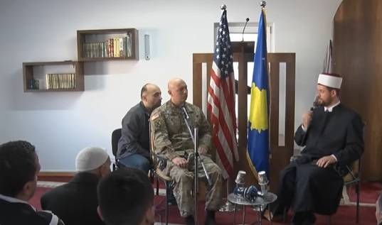 Amerikan Komutanından Cami Ziyareti