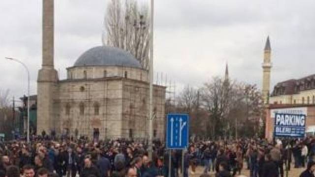 Cami Minaresinden de Hükümetin Düşürülmesine Çağrı