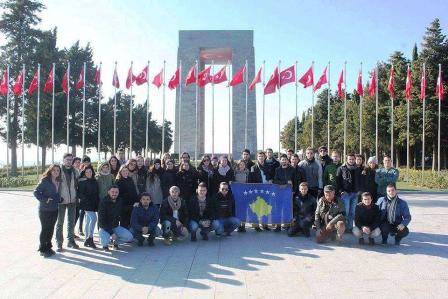Türkiye'de Okuyan Kosovalı Öğrenciler Çanakkale'de