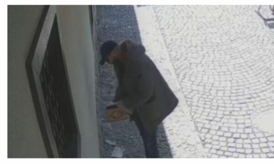 Prizren’de Kur’anı Yırtan Bir Kişi Kameralara Yakalandı: Polis Soruşturma Başlattı