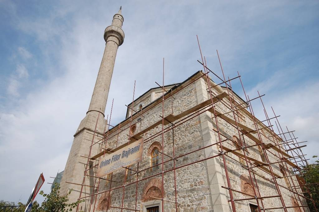 Ahmeti, Sultan Murat Camiyi Restore Edeceğini Vaat Etti