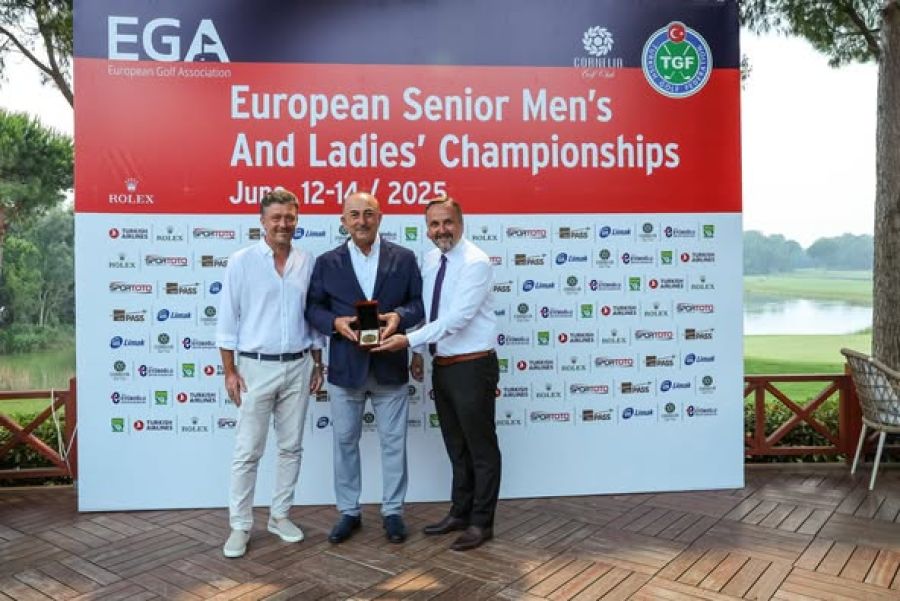 Kosova Golf Federasyonu'ndan Mevlüt Çavuşoğlu'na Onur Madalyası