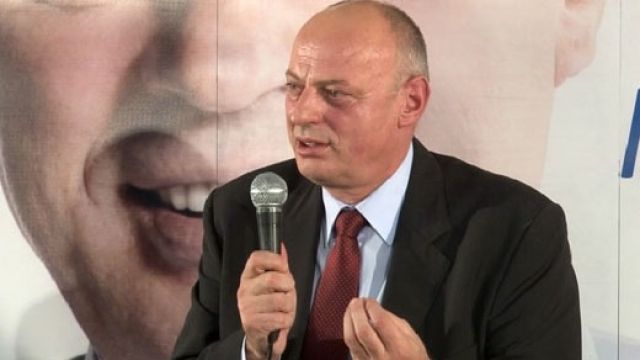 Çeku ve Kastrati Napoli'de