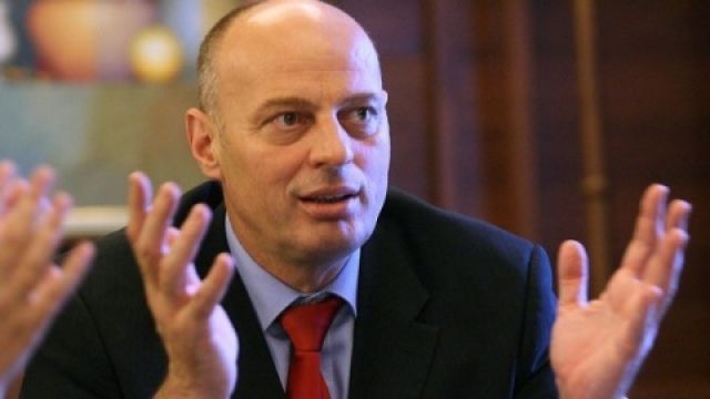 Çeku: Kosova Haftasonuna Silahlı Kuvvetlerle Girecek