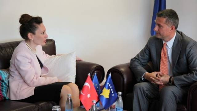 Çollaku: Kosova Vizeler Muafiyeti Konusunda Olumlu Öneriler Bekliyor