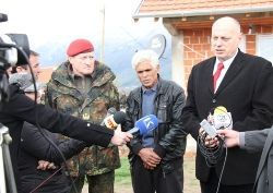 Çeku ve Buhler Kosova'ya Dönen Sırpları Ziyaret Etti
