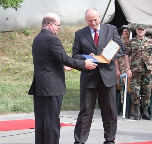 Dell'e "Üstün Hizmet" Madalyası