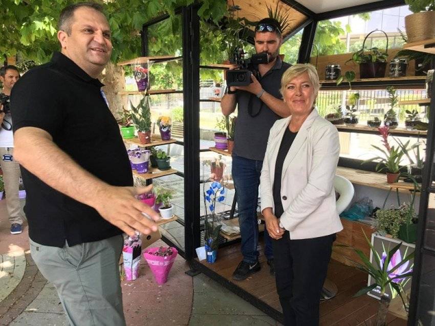 Priştine Çiçek Pazarına Sahip Oldu