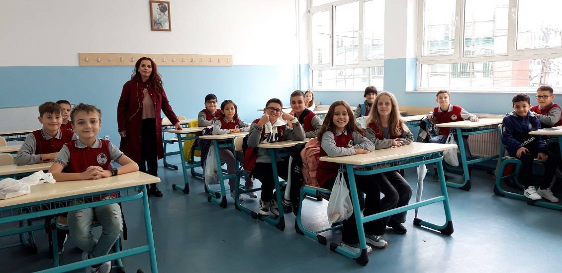 Priştine “Elena Gjika” İlköğretim Okulunda Dersler Başladı