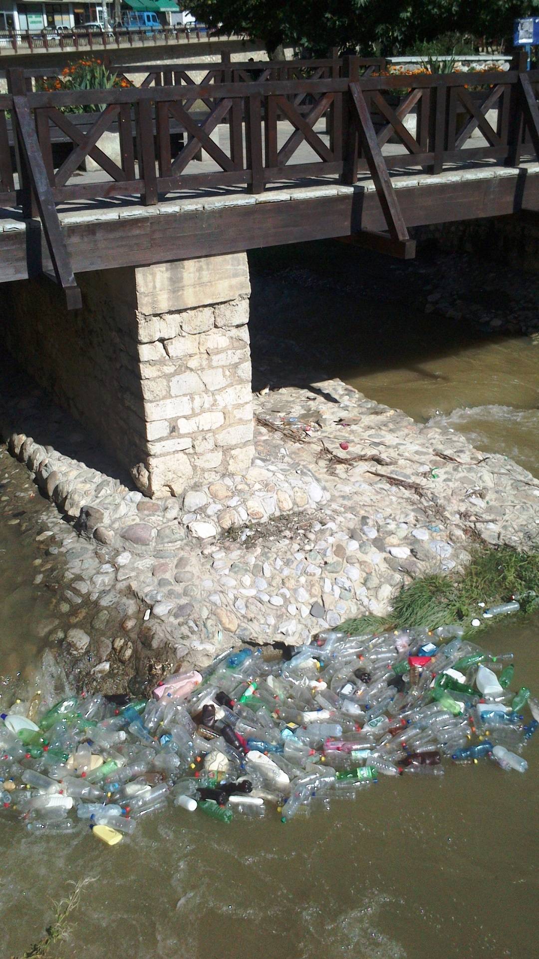 Prizren'de Pet Şişe Deresi