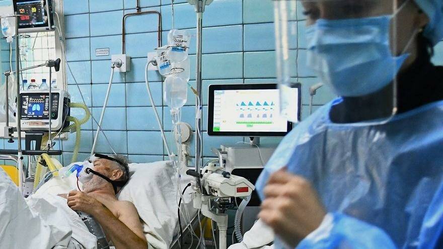Corona virüsünde müthiş bulgu: Ev halkı Covid-19 olsa bile hastalanmayanların sırrı ortaya çıktı