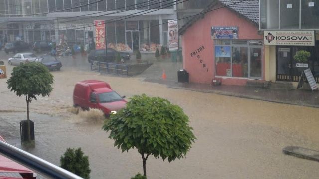 Malişeva ve Mitroviça'da Şiddetli Yağmur