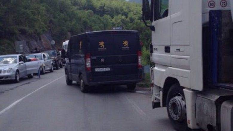 Jarinje'de Polis Korumasındaki Para Taşıyan Araca Silahlı Saldırı