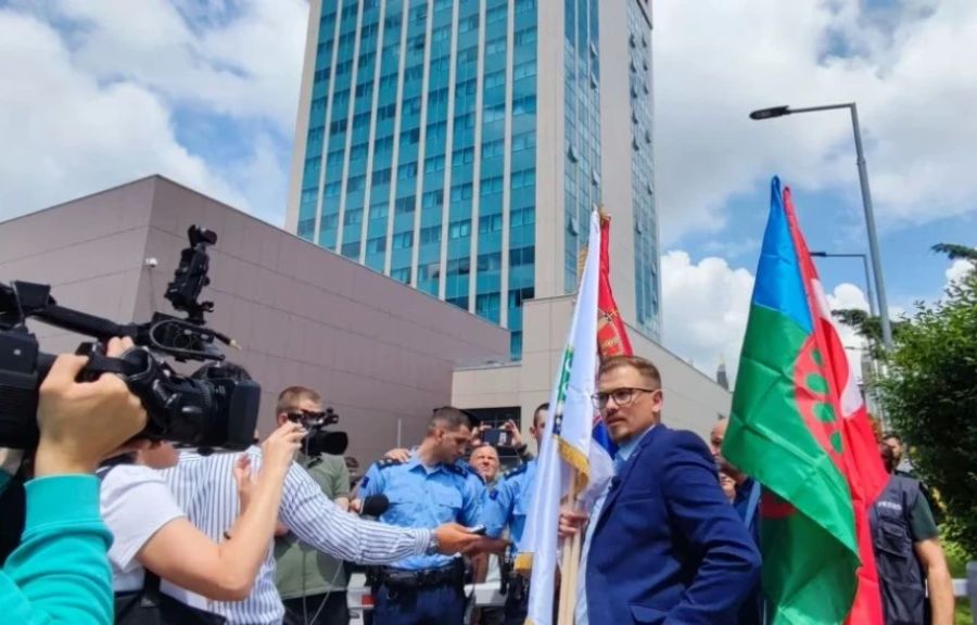 Kuzey Mitroviça Belediyesi Çalışanlarını Engelledikleri Gerekçesiyle İki Sırp Siyasi Tutuklandı
