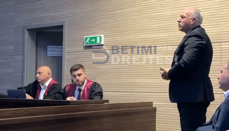 Bakan Damka ve Genel Sekreter Kamberaj Yolsuzluk Davasında Suçlamaları Reddetti