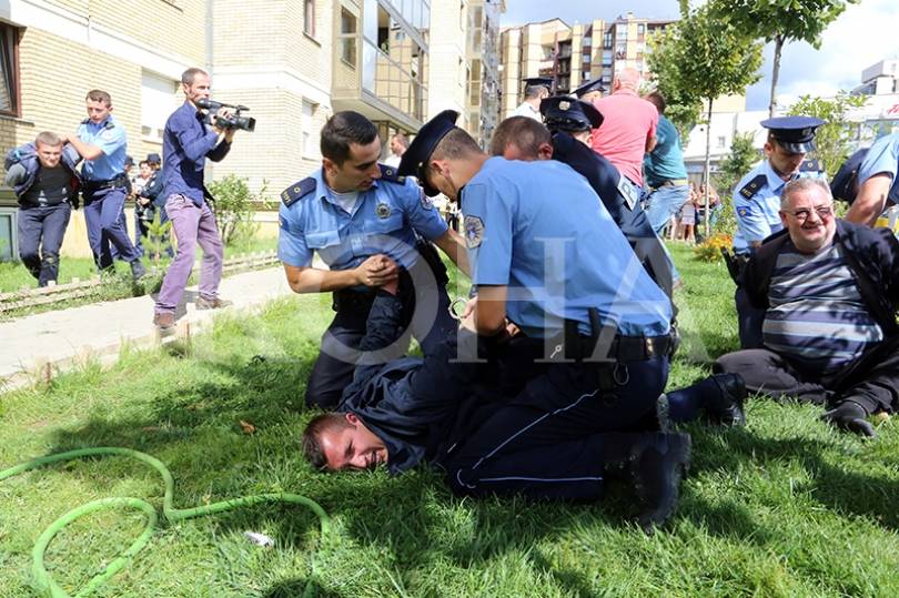 Dairelerin Serbest Bırakılması Eyleminde İki Gözaltı