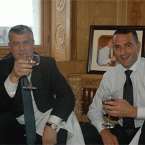 Thaçi ve Haradinaj Kadeh Kaldırdı