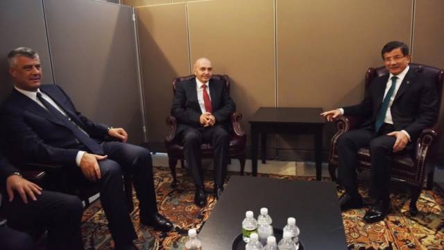 Davutoğlu, Kosova'nın UNESCO Üyeliğini Destekliyor