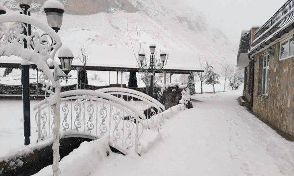 Dragaş  Güne Karla Uyandı