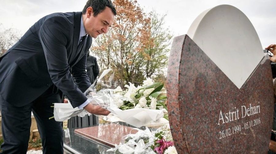 Astrit Dehari’nin Mezarındaki Bayrak Direği ve Plakası Zarar Gördü