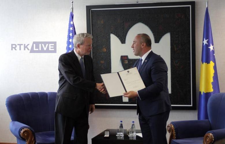 Haradinaj’dan Delawie’ye Kosova’nın Altın Haritası Rozeti