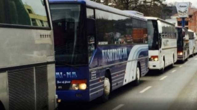 Onlarca Otobüs Priştine'ye Hareket Etmeye Hazır