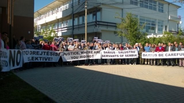 Elezaj: Çekilmiyoruz ve Tutuklanmalarına da İzin Vermeyeceğiz