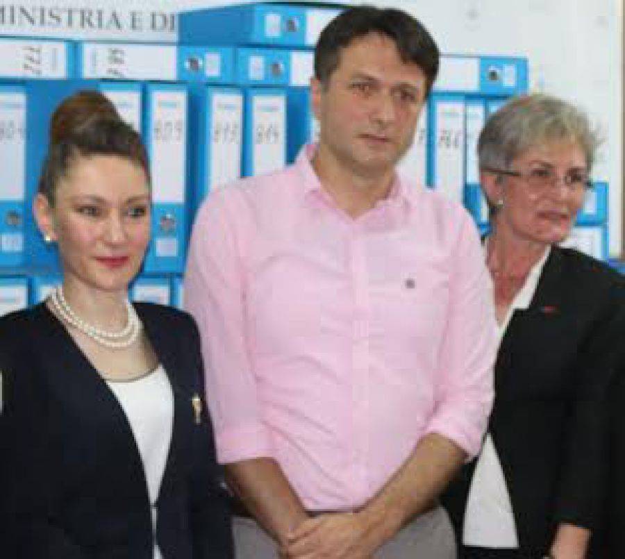 Türkiye'den Kosova Gazi Kızlarına Sembolik Bağış