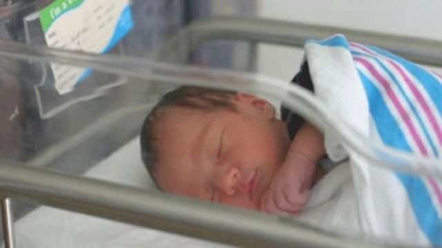Priştine Hastanesinde Yeni Yılın İlk Bebeği Erkek