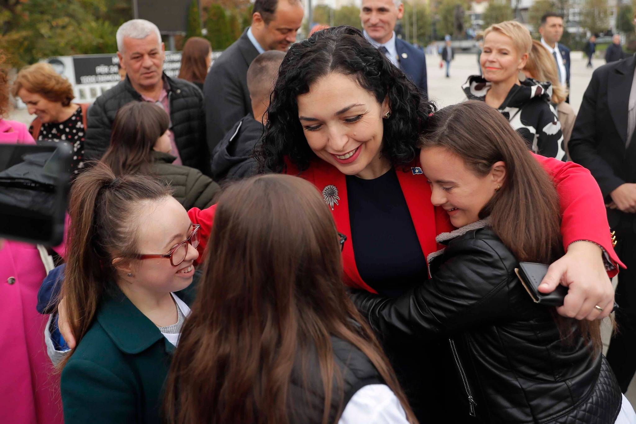 Cumhurbaşkanı'ndan Kızlar ve Down Sendromlu Kişilere Destek