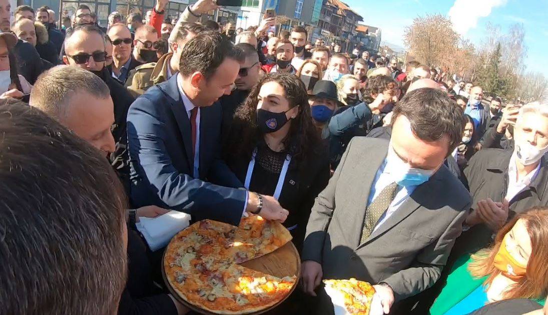 Kurti ve Osmani Obiliq’te Pizza ile Karşılandı
