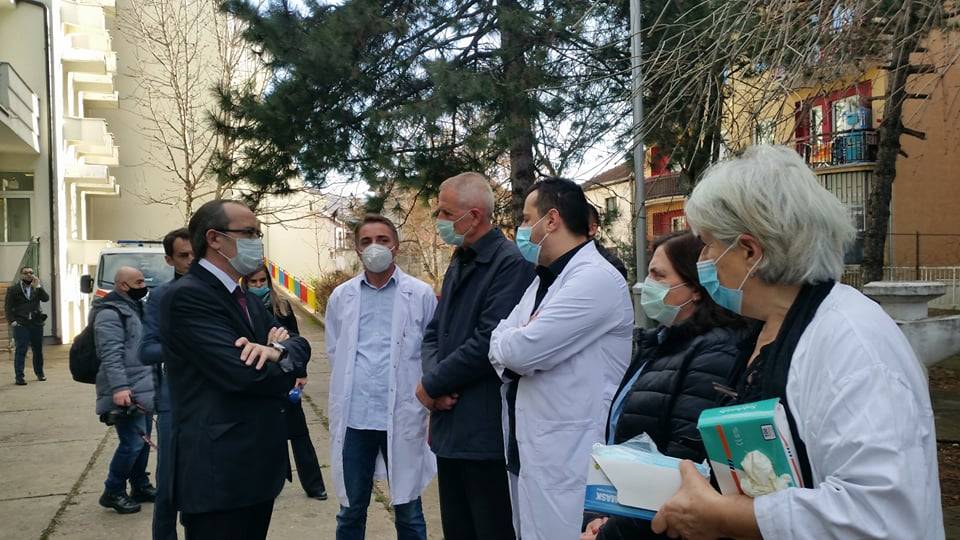 Hoti, Huzurevi’ni Ziyaret Etti