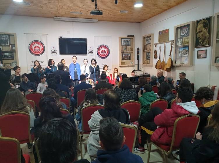 Doğru Yol Derneği 23 Nisan’ı Konserle Kutladı