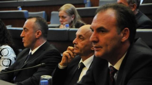 Blok, Cuma Beklentisi İçinde