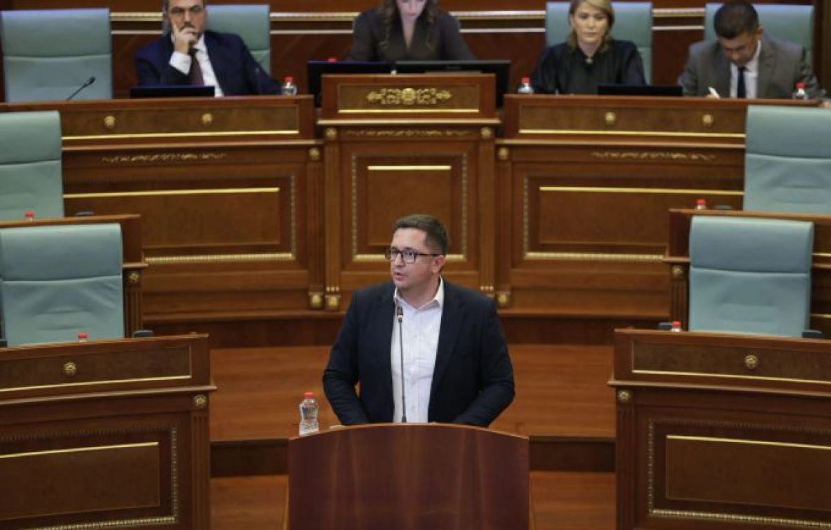 Hükümeti Devlet Mülklerini Metrekaresine 4 Euroya Satmakla Suçladı
