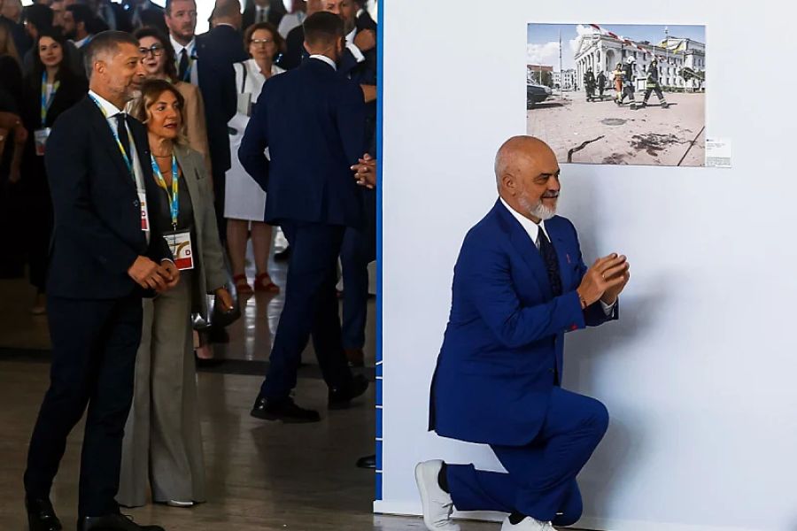 Edi Rama, Arnavutluk'u dünyanın ilk nakitsiz ekonomisi haline getirmek istiyor