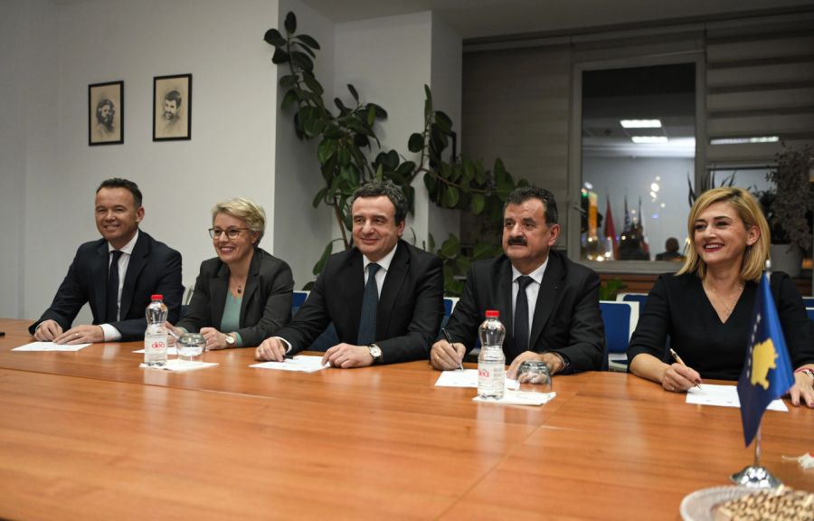 Vetëvendosje, Guxo, Alternativa ve PSHDK ile Koalisyonu Resmileştirdi