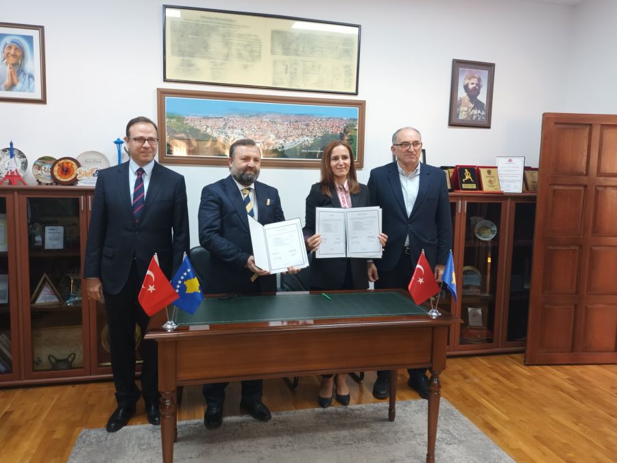 Türkiye, Prizren Okullarına 29 Akıllı Tahta Bağışladı