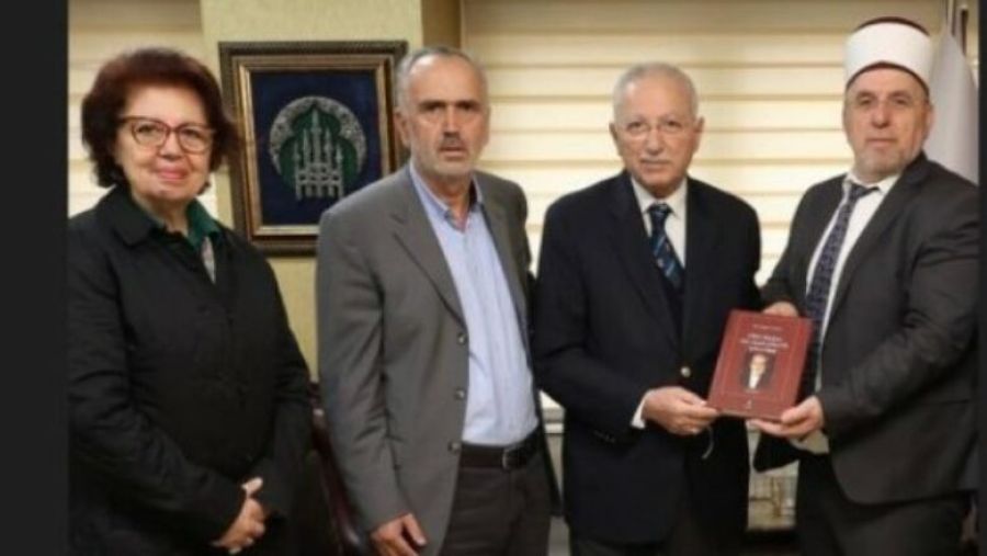 Ekmeleddin Ihsanoğlu Priştine’de Bilimsel Konferansa Katılıyor