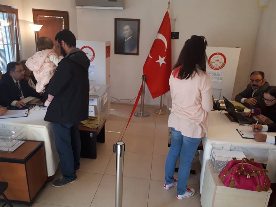Türkiye Vatandaşları Priştine ve Prizren'de Oy kullanıldı