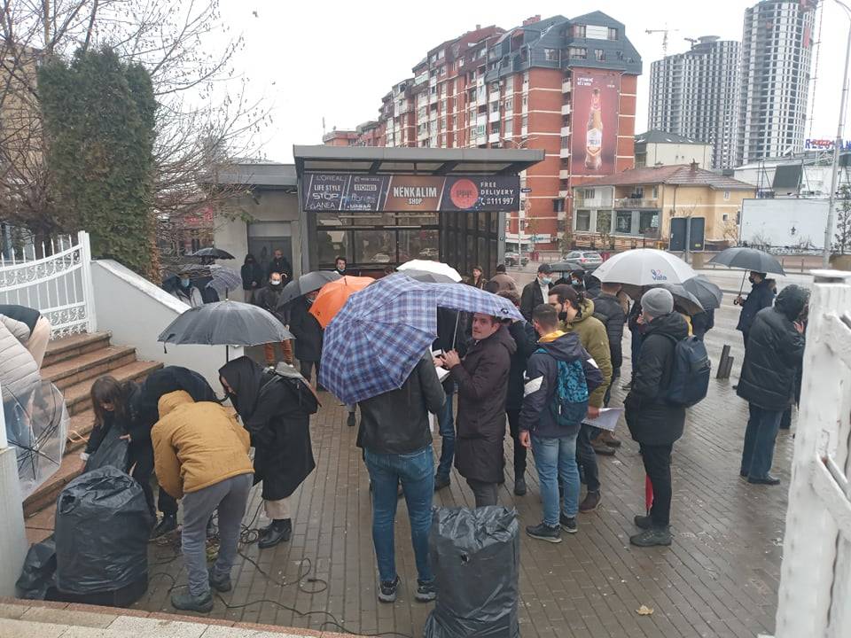 Vatandaşlar Elektrik Kesintilerini Protesto Etti