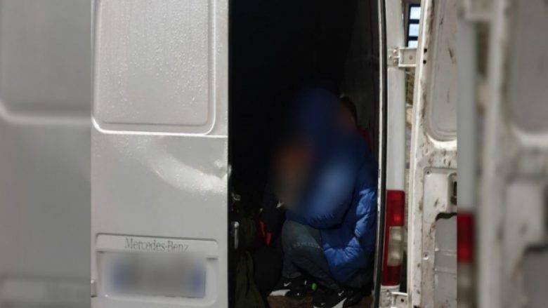 Prizren’de 4 Afgan Göçmeni Kaçırmaya Çalışan 2 Kişi Tutuklandı