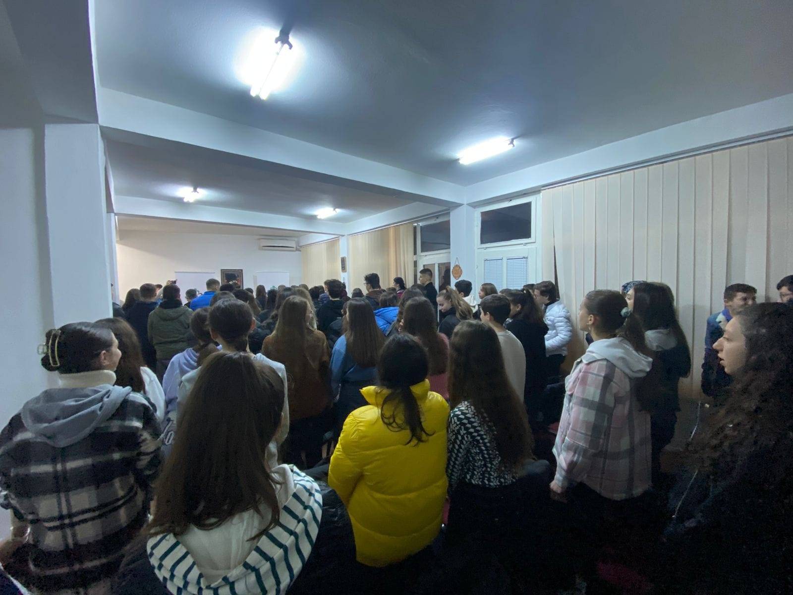 BÜTÜN ÜMİDİM GENÇLİKTEDİR!