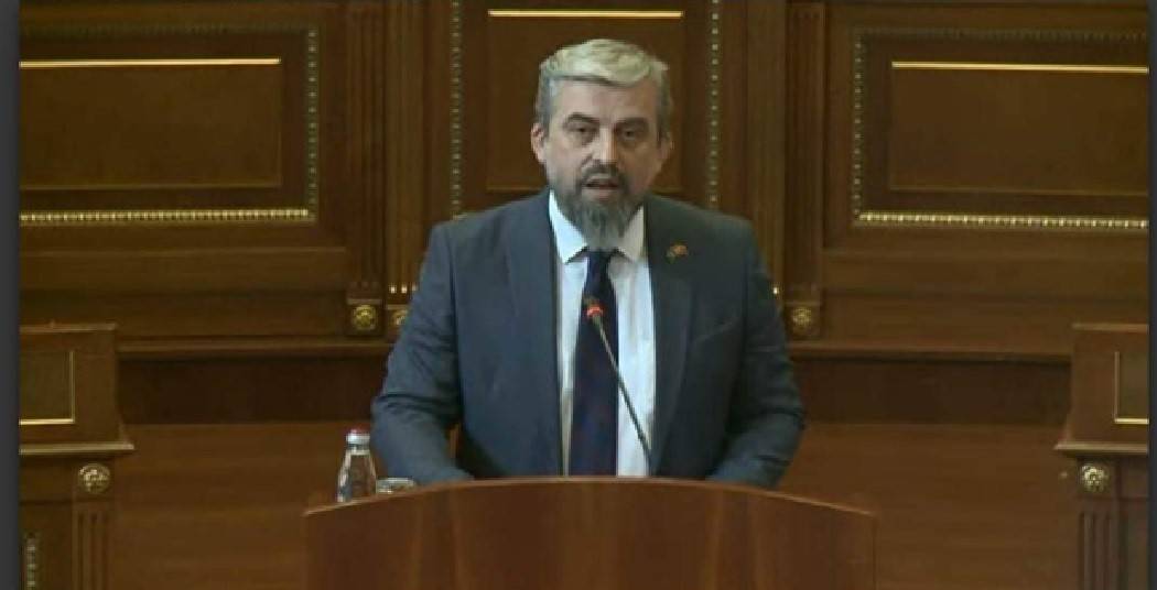 Enis Kervan'dan Lajçak'a Tepki