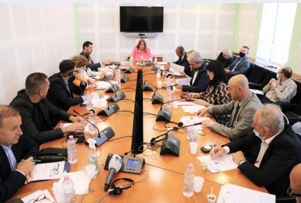 Türklere Ayrılan İşyerleri Kotasını Türk Olmayanların İşgal Etmesine İzin Verilmemeli